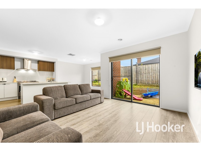 12 Curzon Street, Clyde North VIC 3978