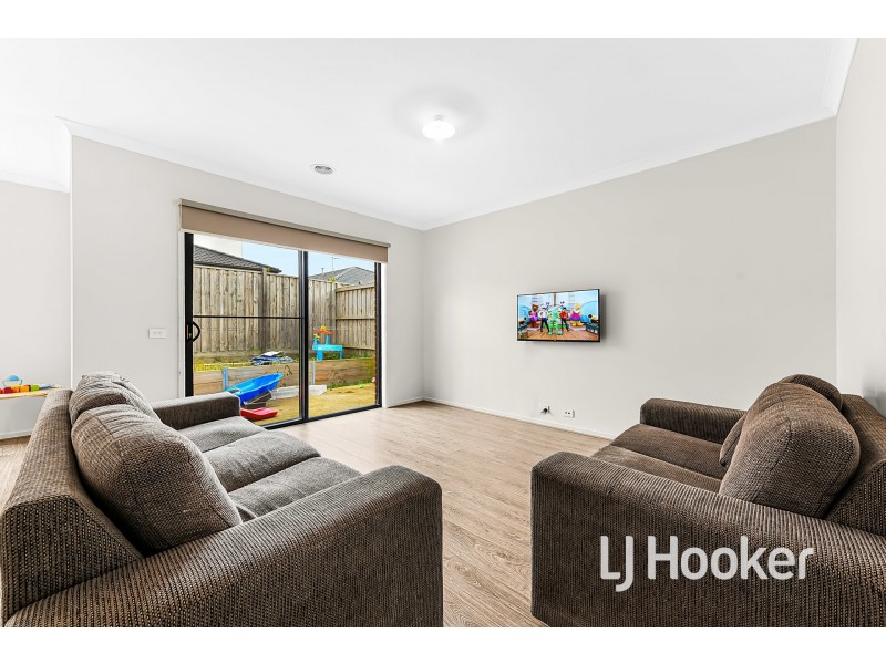 12 Curzon Street, Clyde North VIC 3978