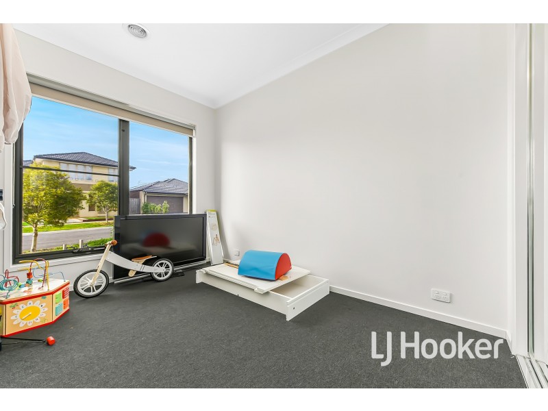 12 Curzon Street, Clyde North VIC 3978