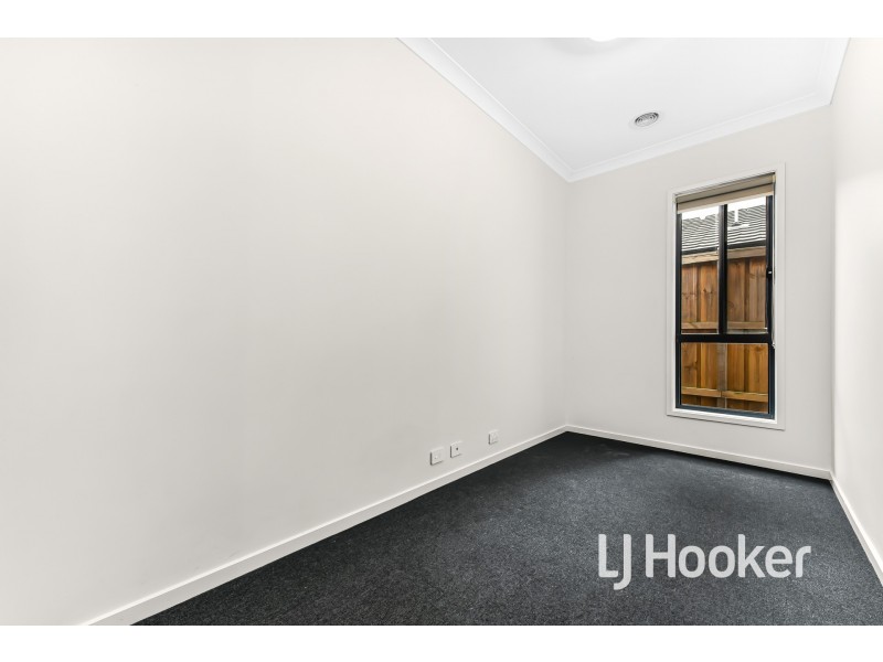 12 Curzon Street, Clyde North VIC 3978