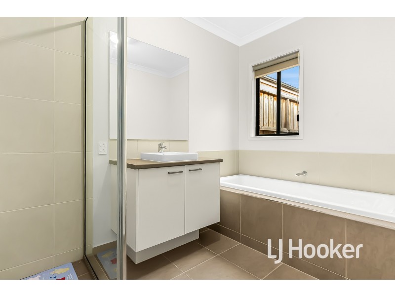 12 Curzon Street, Clyde North VIC 3978