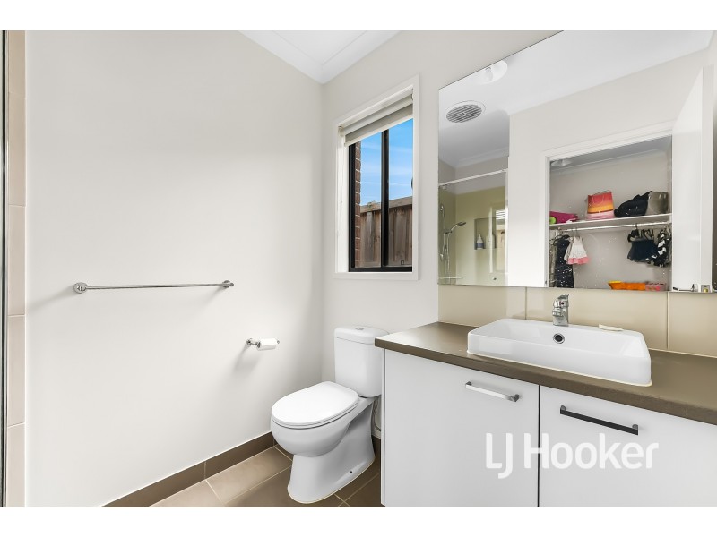 12 Curzon Street, Clyde North VIC 3978