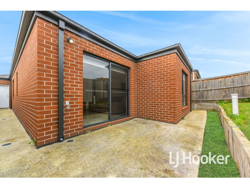 12 Curzon Street, Clyde North VIC 3978