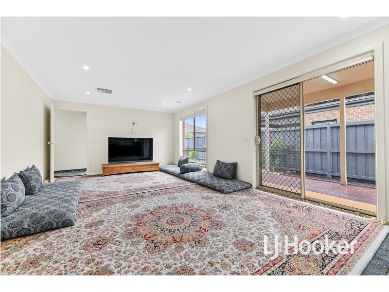 13 Arubi Avenue, Clyde North VIC 3978