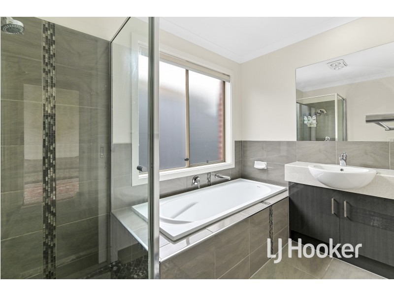 13 Arubi Avenue, Clyde North VIC 3978