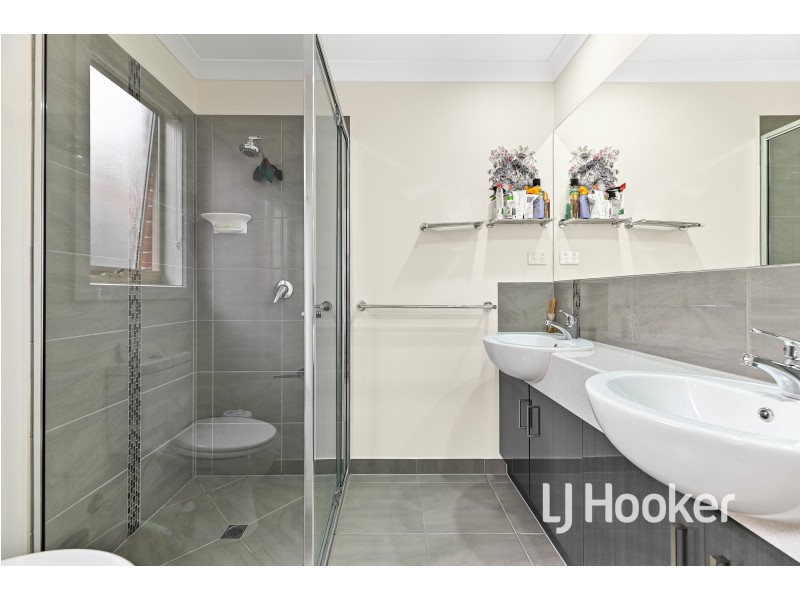 13 Arubi Avenue, Clyde North VIC 3978