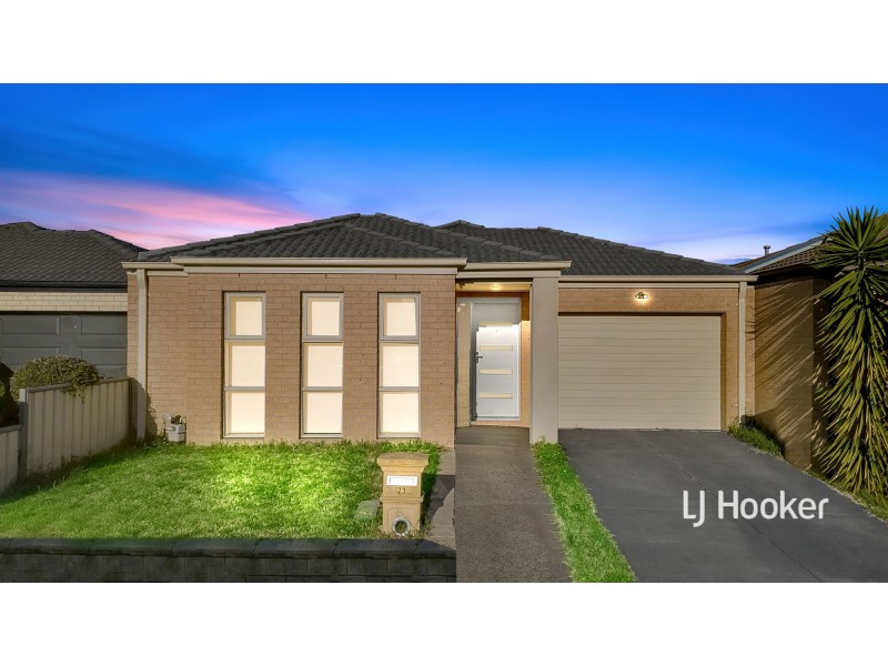 23 Sallys Run, Hampton Park VIC 3976