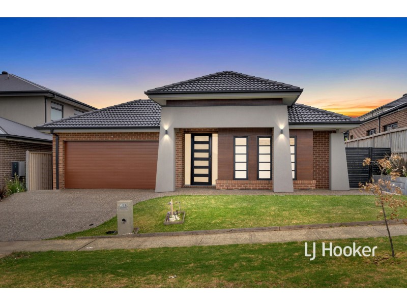 102 Grandvue Boulevard, Pakenham VIC 3810