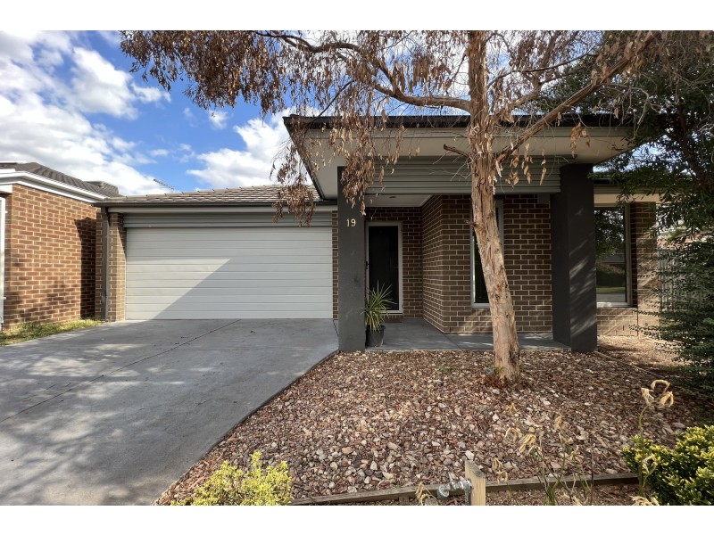 19 City Vista Circuit, Cranbourne West VIC 3977
