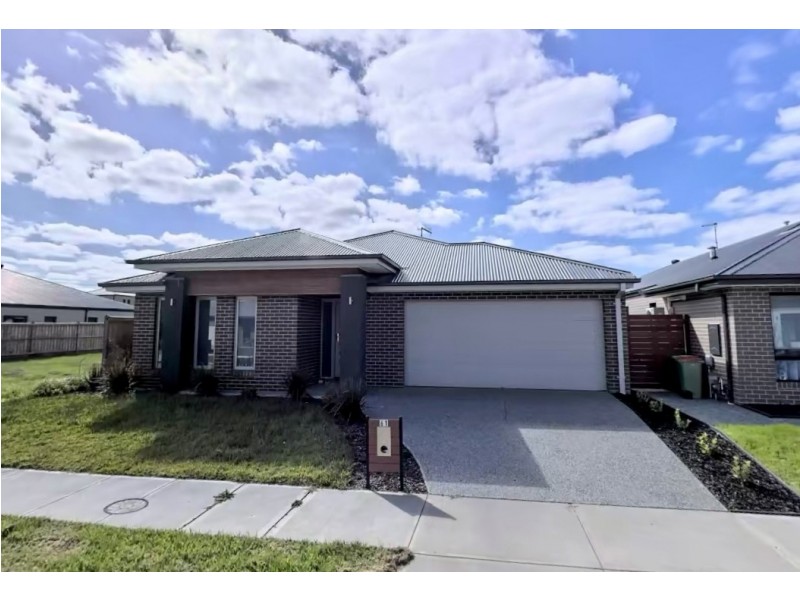 61 Petaluma Crescent, Officer VIC 3809