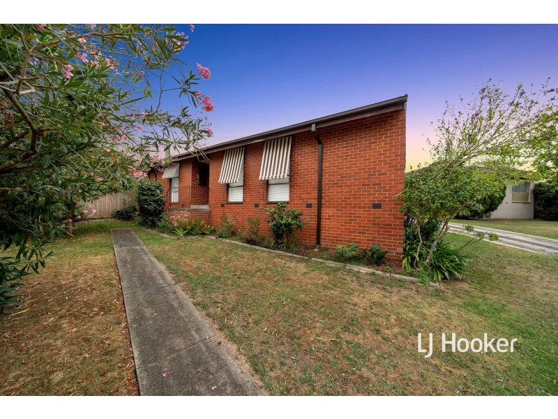 11 Village Drive, Hampton Park VIC 3976