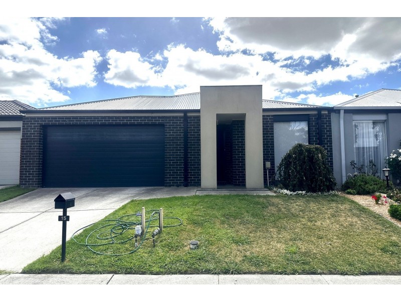 15 Pinnacle Drive, Pakenham VIC 3810