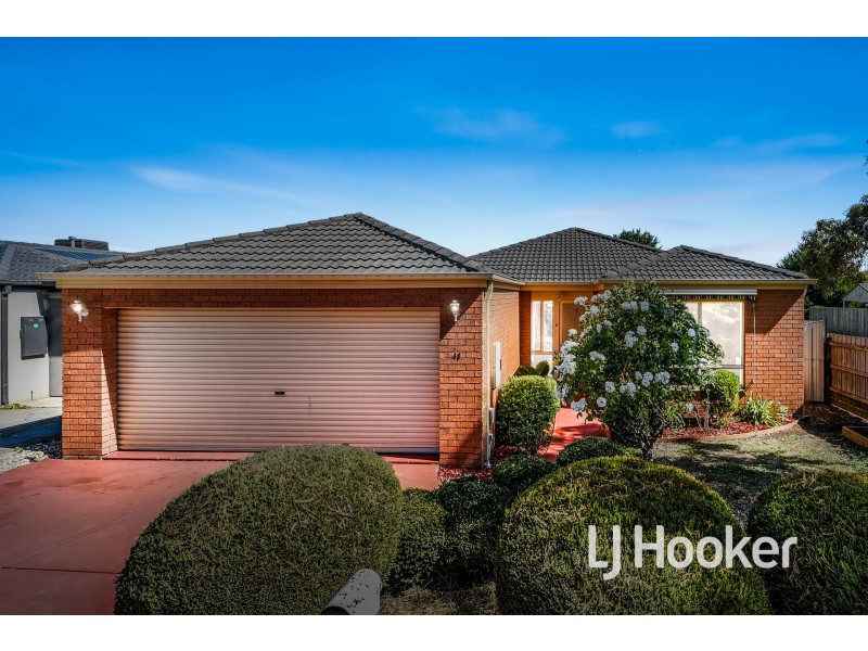 41 Scarborough Avenue, Cranbourne West VIC 3977