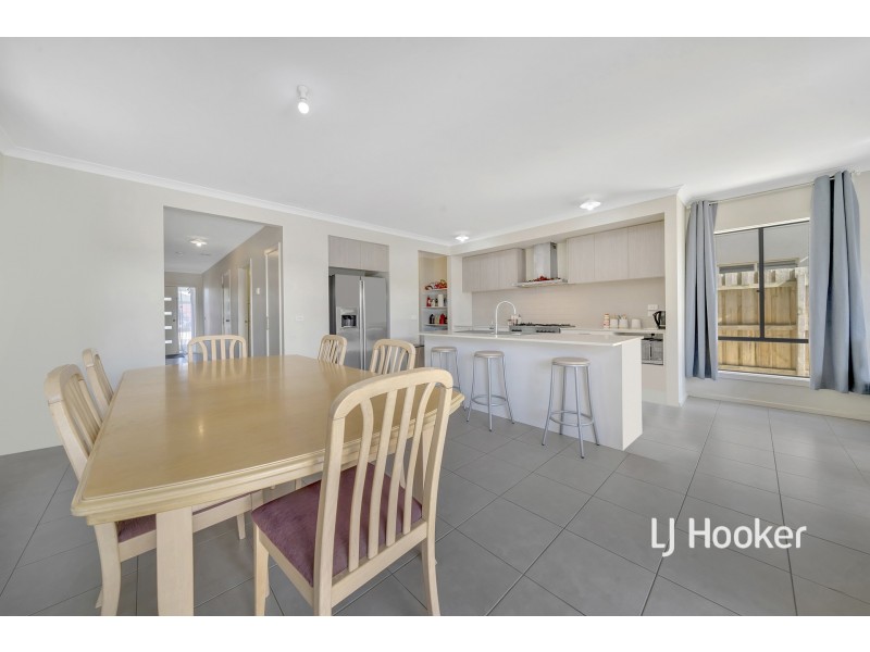 4 Aayana Street, Cranbourne East VIC 3977