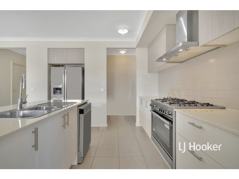 4 Aayana Street, Cranbourne East VIC 3977