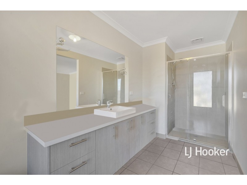 4 Aayana Street, Cranbourne East VIC 3977