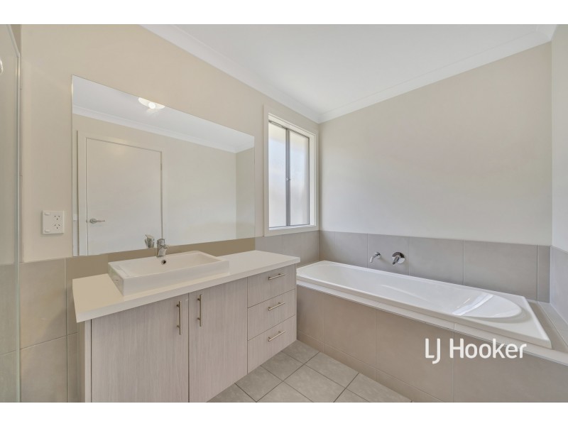 4 Aayana Street, Cranbourne East VIC 3977