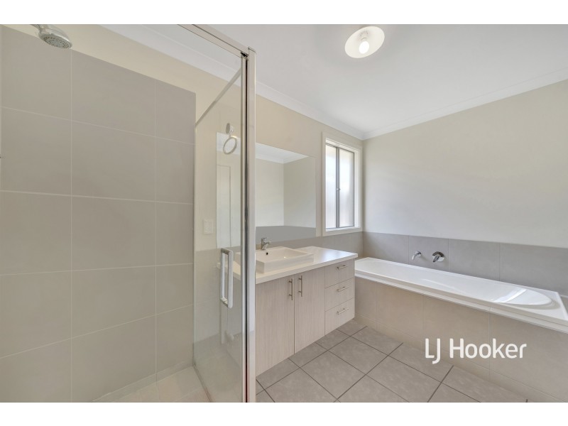 4 Aayana Street, Cranbourne East VIC 3977