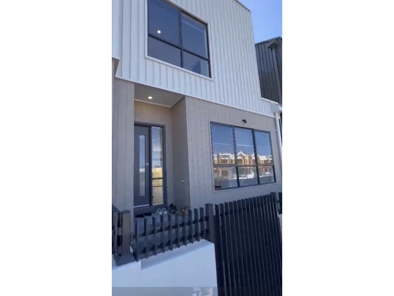 14 Tanzanite Court, Berwick VIC 3806