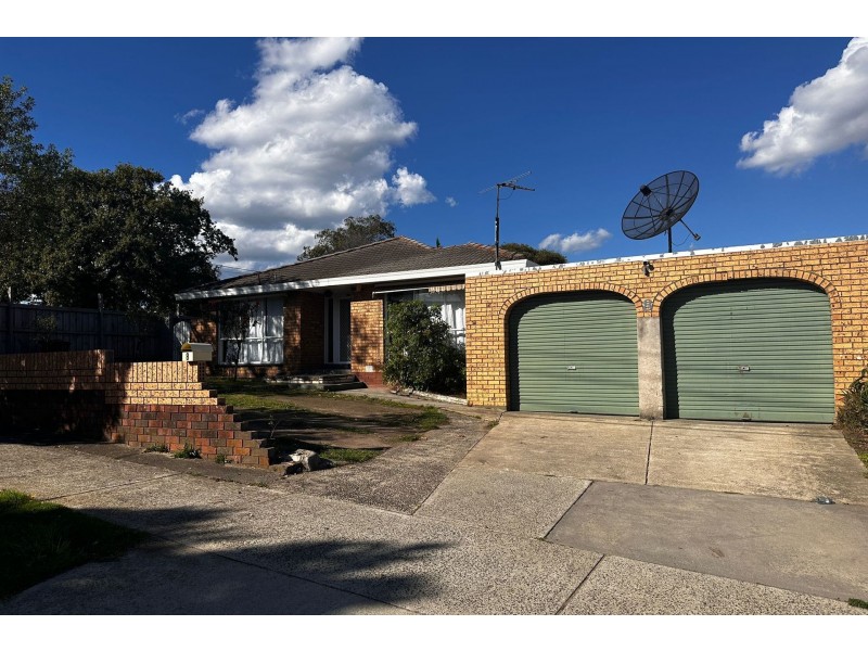 8 Charles Avenue, Hallam VIC 3803