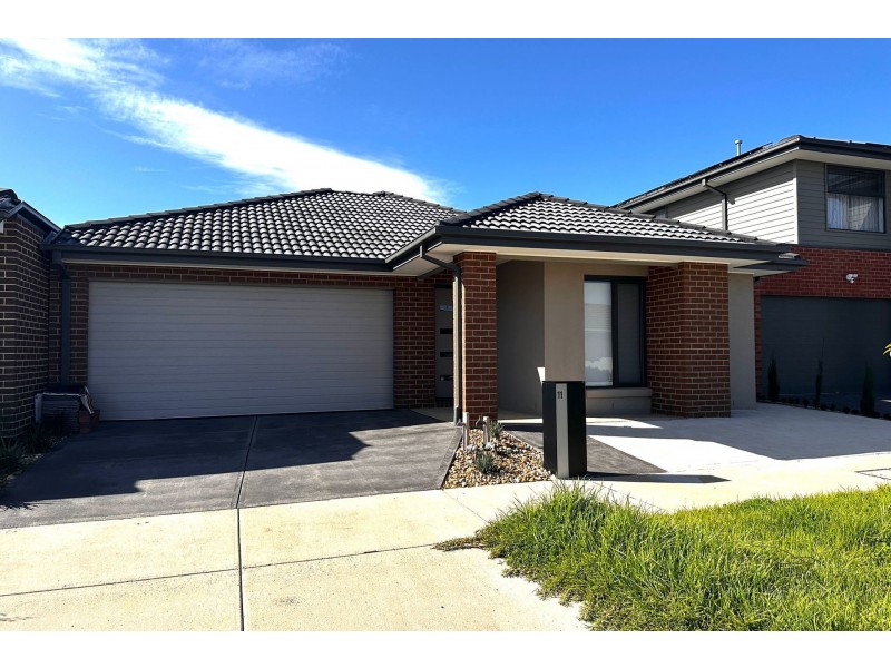 11 Cordiller Street, Clyde North VIC 3978