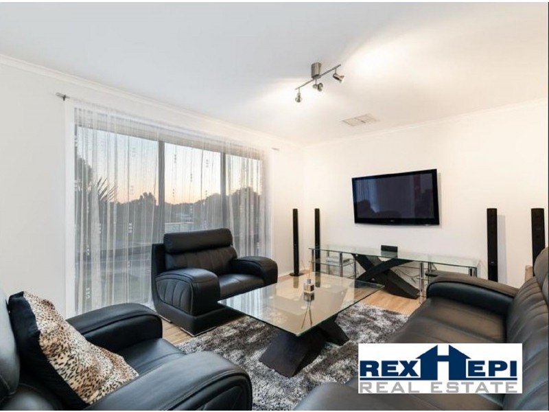 66 Oaktree Drive, Hampton Park VIC 3976