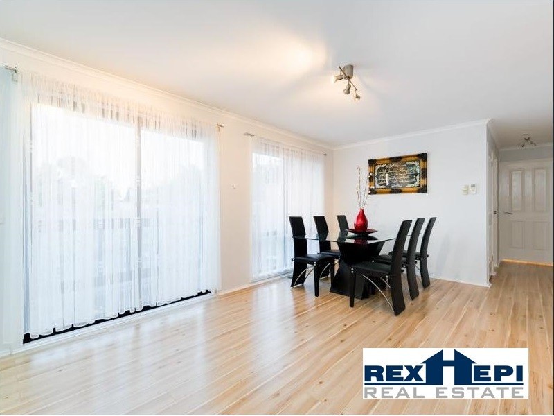 66 Oaktree Drive, Hampton Park VIC 3976