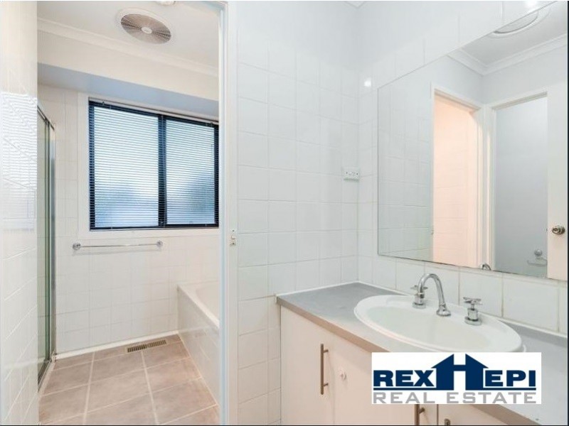 66 Oaktree Drive, Hampton Park VIC 3976