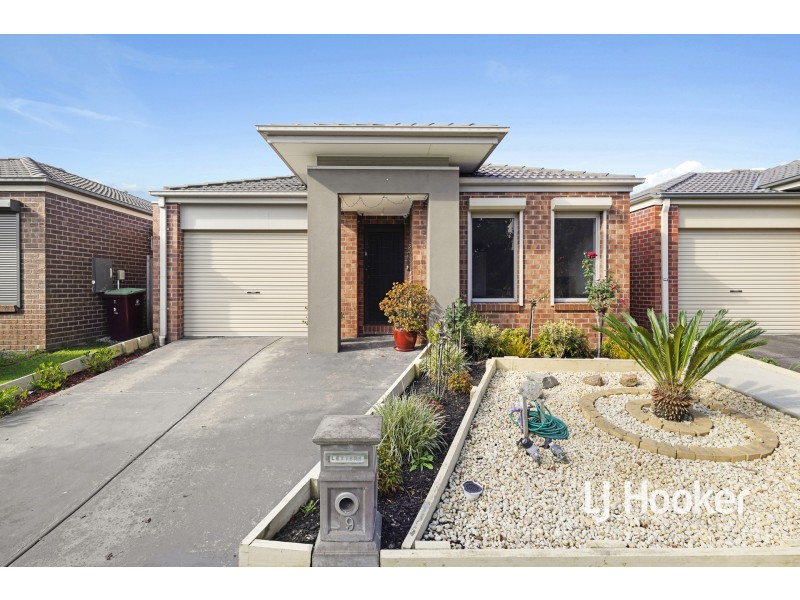 9 Paxford Drive, Cranbourne North VIC 3977