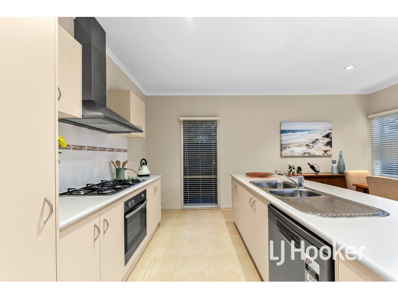 28 Sugar Bush Drive, Lynbrook VIC 3975