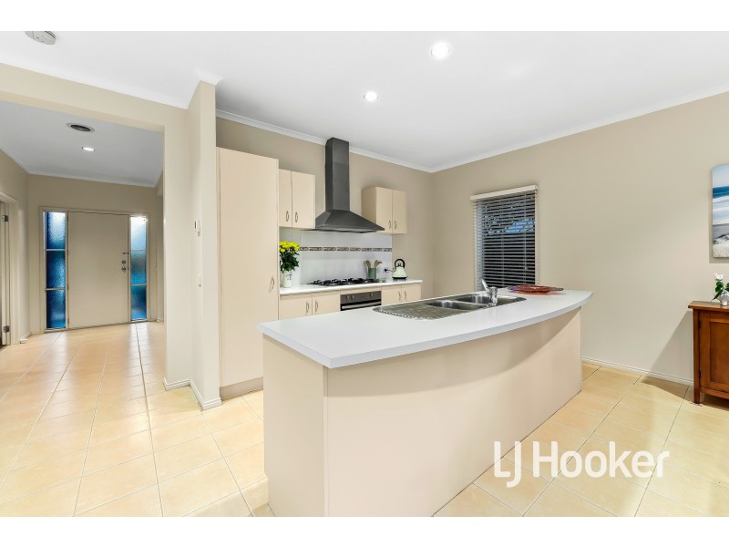 28 Sugar Bush Drive, Lynbrook VIC 3975