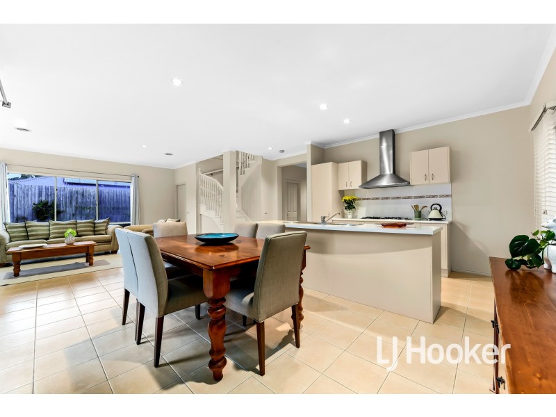 28 Sugar Bush Drive, Lynbrook VIC 3975