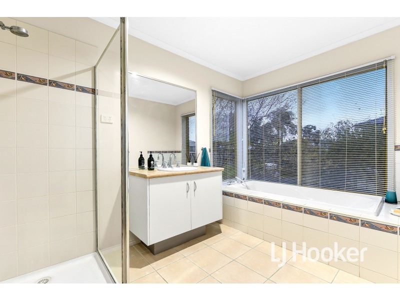 28 Sugar Bush Drive, Lynbrook VIC 3975