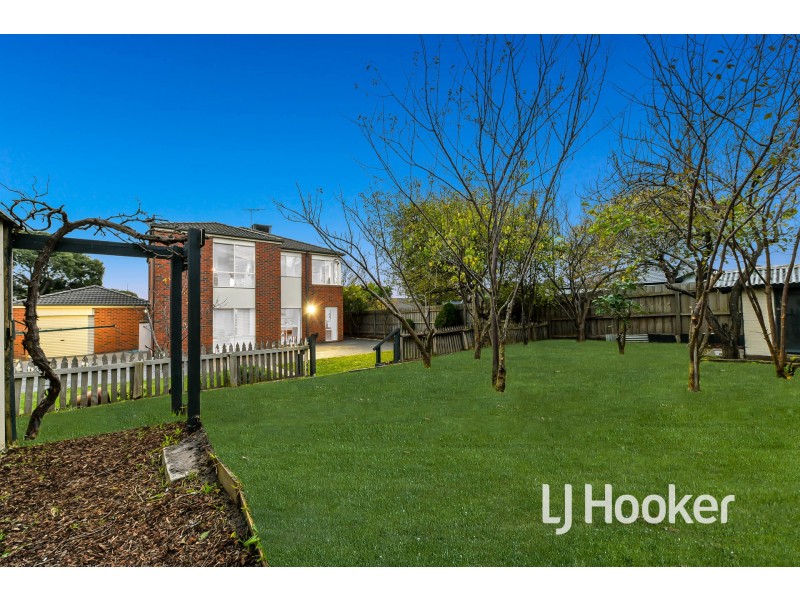 28 Sugar Bush Drive, Lynbrook VIC 3975