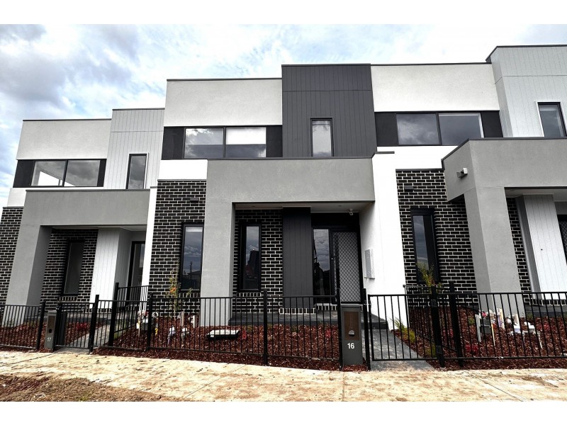 16 Vendeen Walk, Clyde North VIC 3978