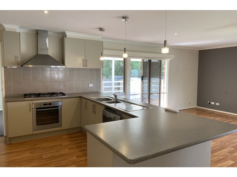 9 Malanda Court, Berwick VIC 3806