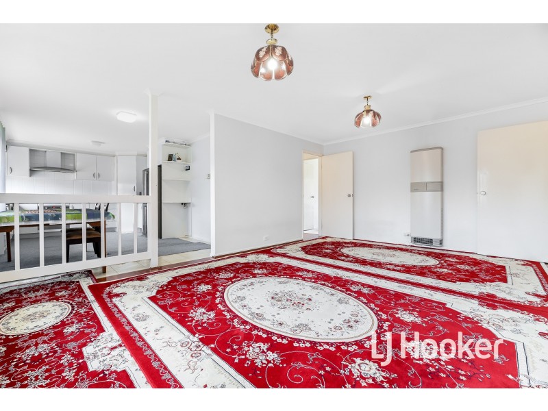 9 Lamont Crescent, Cranbourne VIC 3977