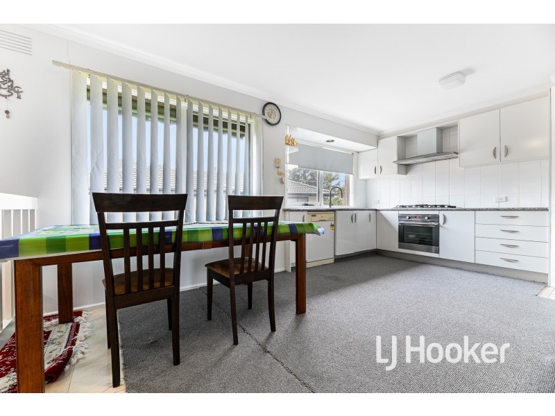 9 Lamont Crescent, Cranbourne VIC 3977