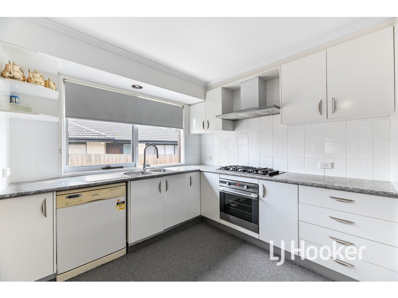 9 Lamont Crescent, Cranbourne VIC 3977