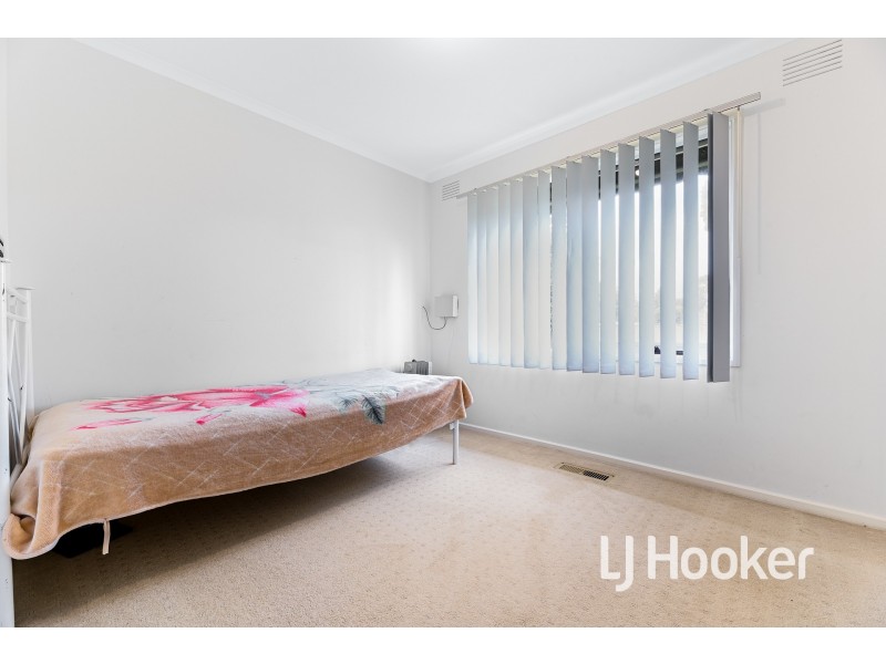 9 Lamont Crescent, Cranbourne VIC 3977