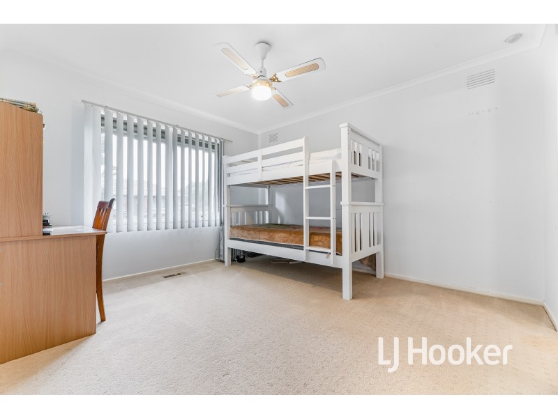 9 Lamont Crescent, Cranbourne VIC 3977