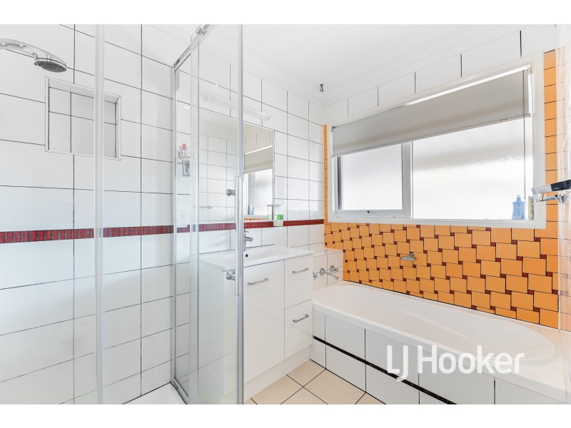 9 Lamont Crescent, Cranbourne VIC 3977