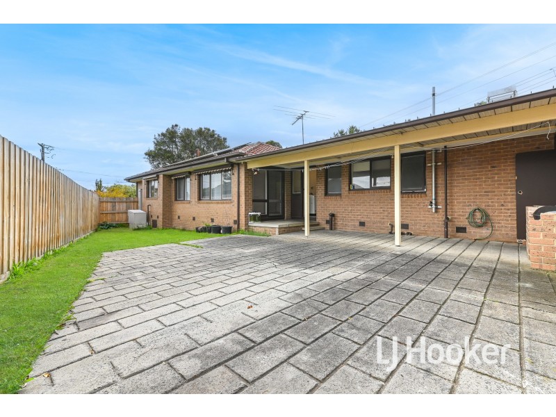 9 Lamont Crescent, Cranbourne VIC 3977