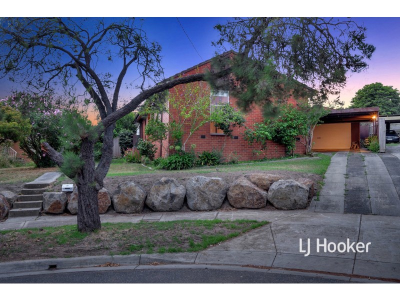 11 Village Drive, Hampton Park VIC 3976