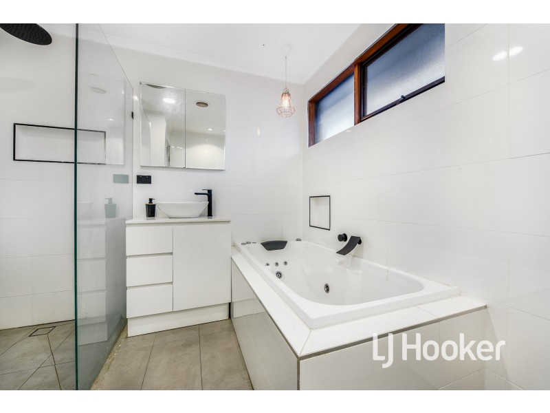 16 Briarley Court, Hampton Park VIC 3976