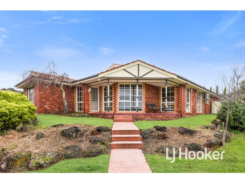 4 Sneddon Drive, Narre Warren South VIC 3805