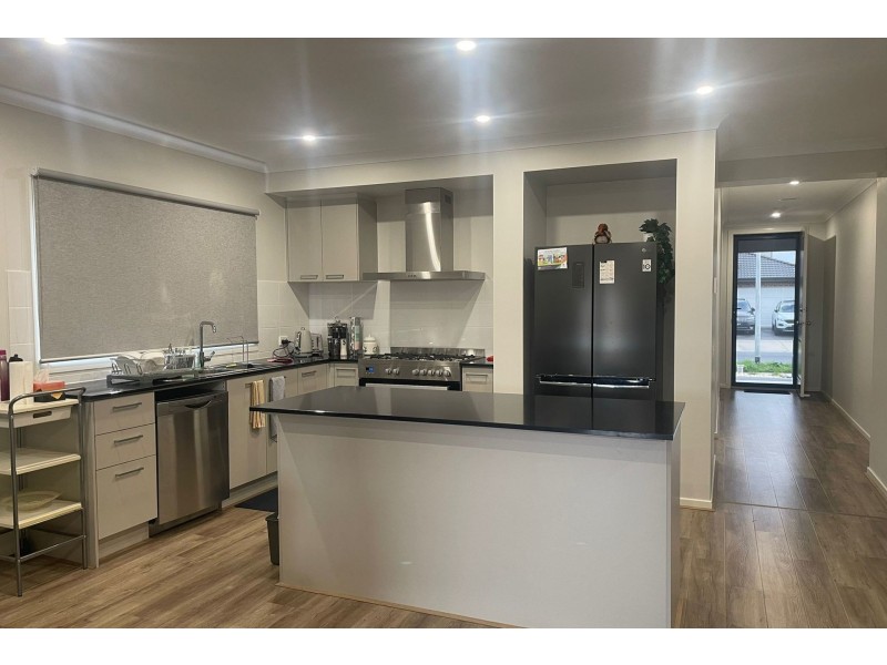 10 Sutil Drive, Clyde North VIC 3978