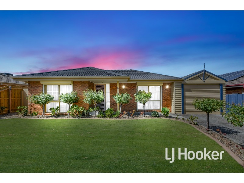 18 Amber Drive, Hampton Park VIC 3976