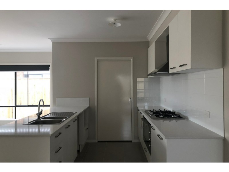 58 Abbeyard Drive, Clyde VIC 3978