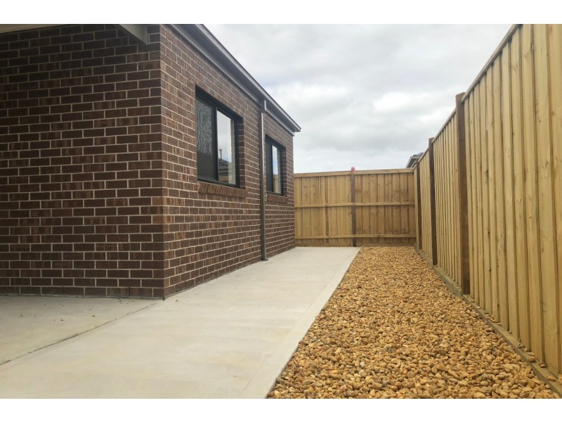 58 Abbeyard Drive, Clyde VIC 3978